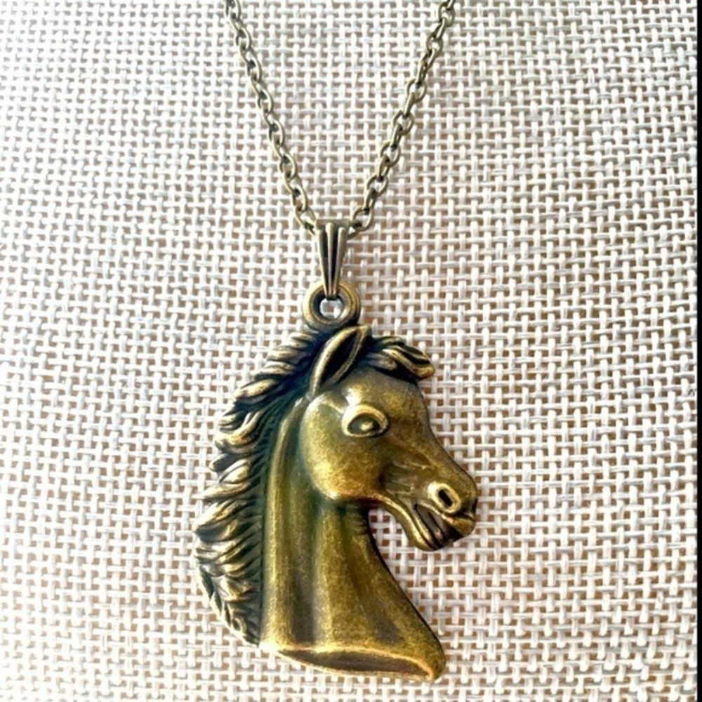 Antique Style Horse Head Pendant Necklace NWT